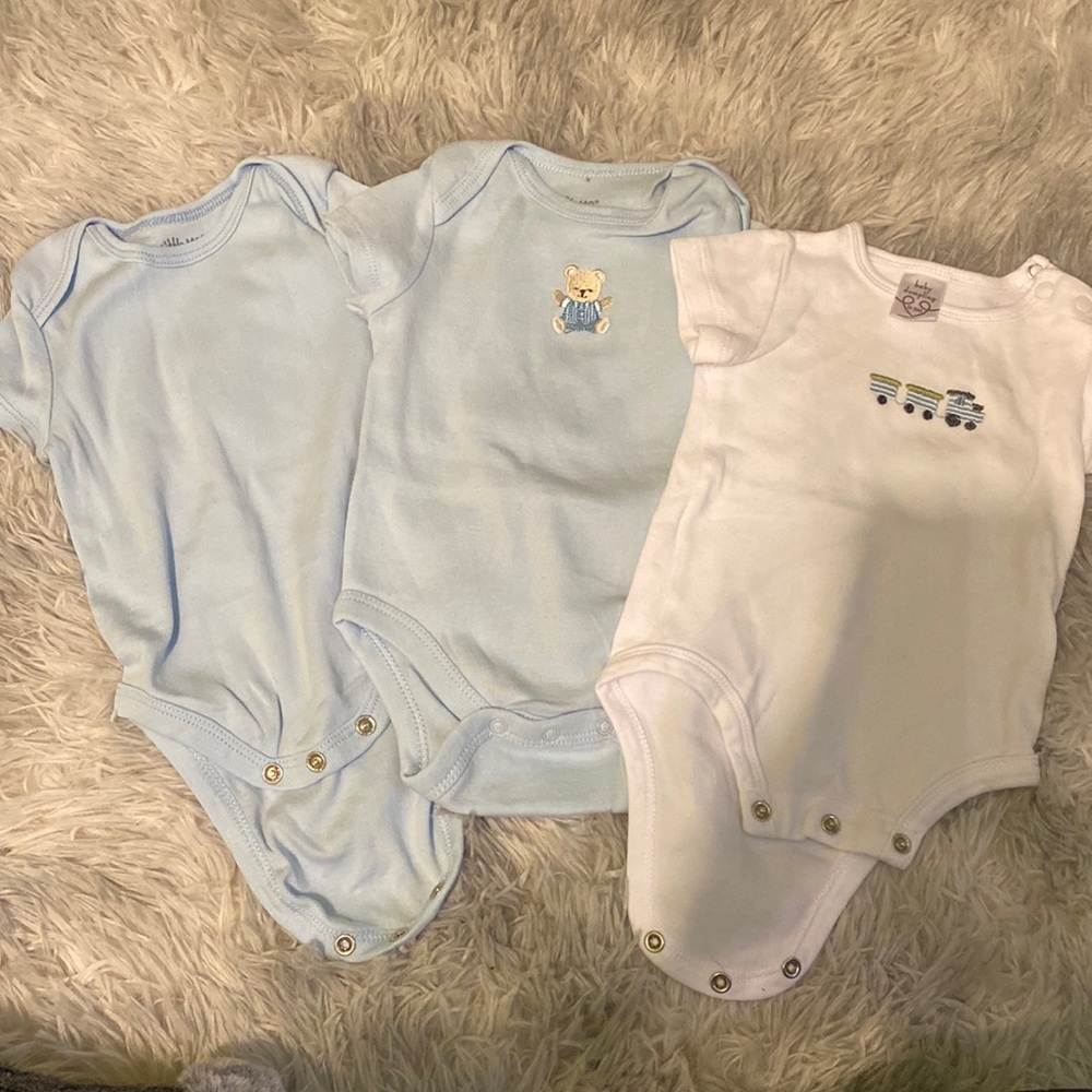 Bundle of 3 short sleeve onesies
